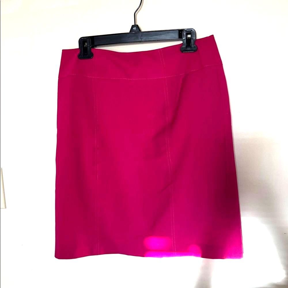 Worthington Fuchsia Pink Pencil Skirt size 12 Stretch Knee length